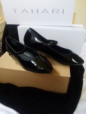 🆕Tahari Black Patent Mary Jane Flats with Buckle Strap